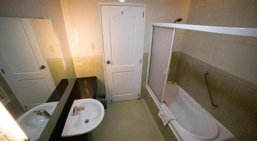Moonbay Marina The Villas Olongapo Ngoại thất bức ảnh